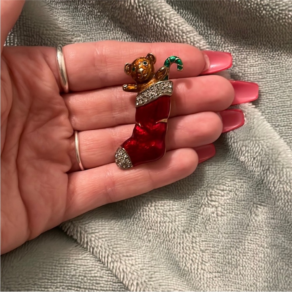 Carolee brooch